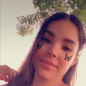 Meet your Posher, Yoriely